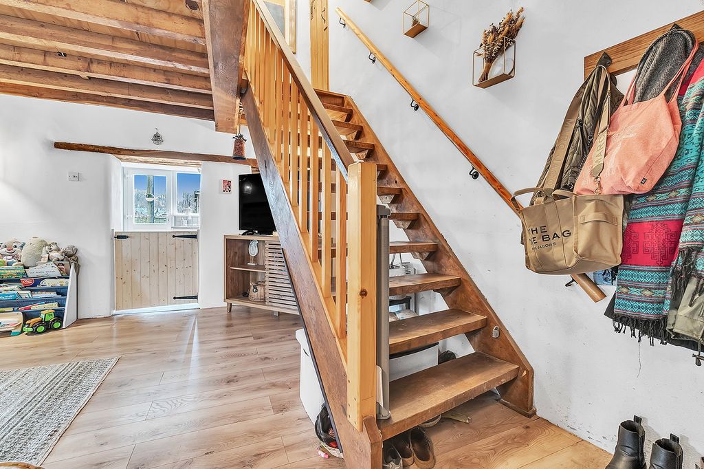 Property photo 2 of 21