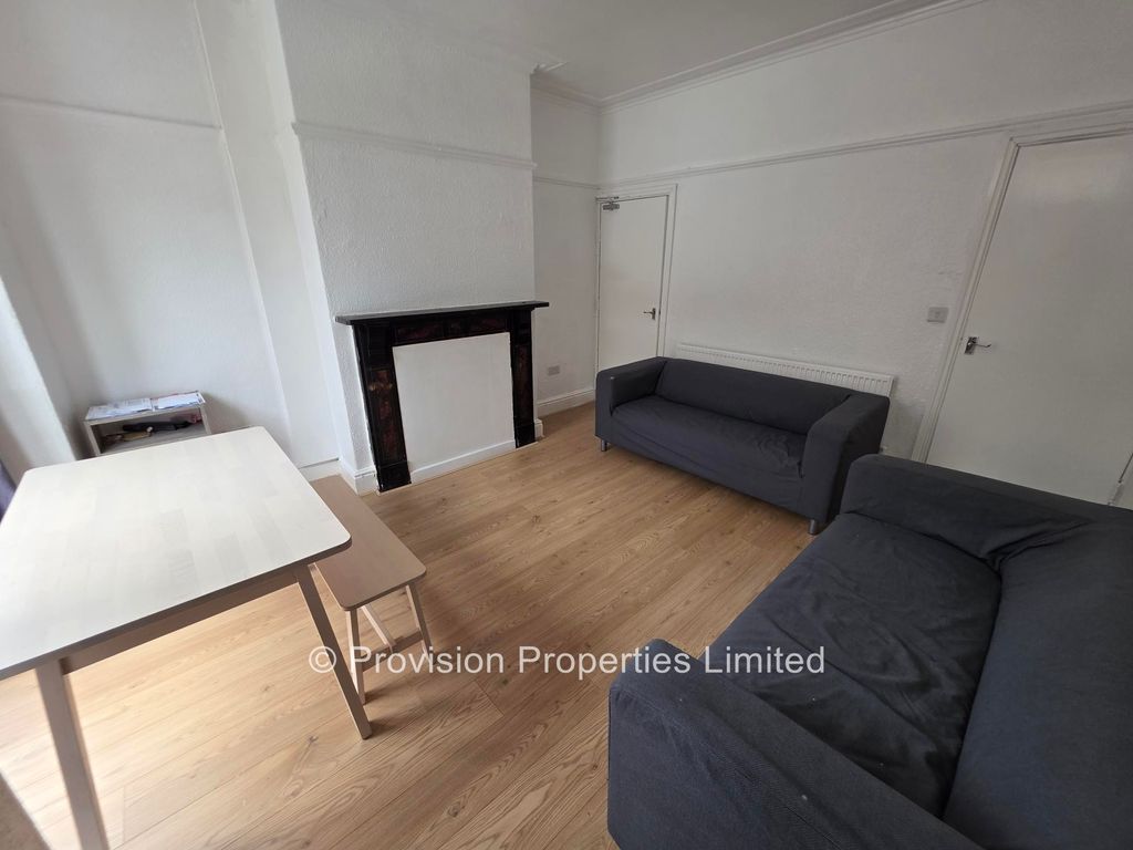 Property photo 3 of 9 Photo