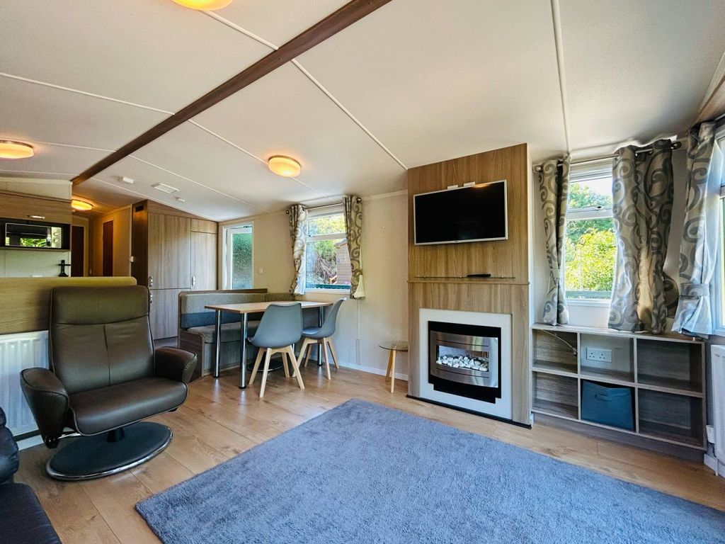 Property photo 3 of 15 Burgundy 1