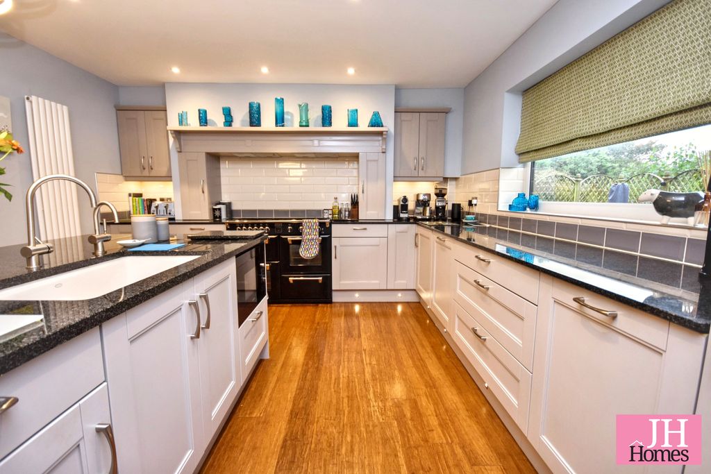 Property photo 2 of 36