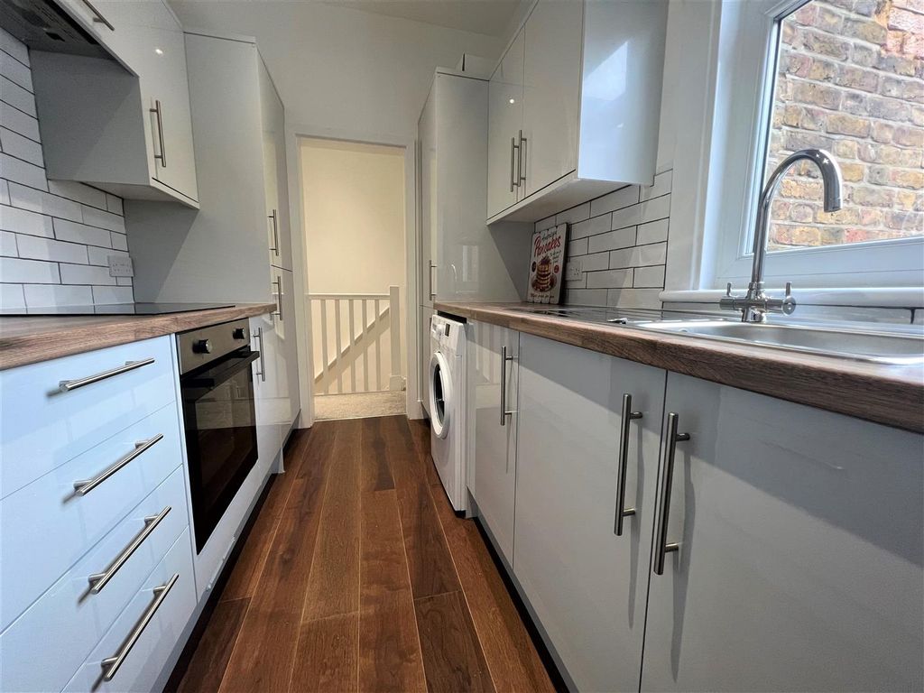 Property photo 2 of 9 Kitchen.Jpg