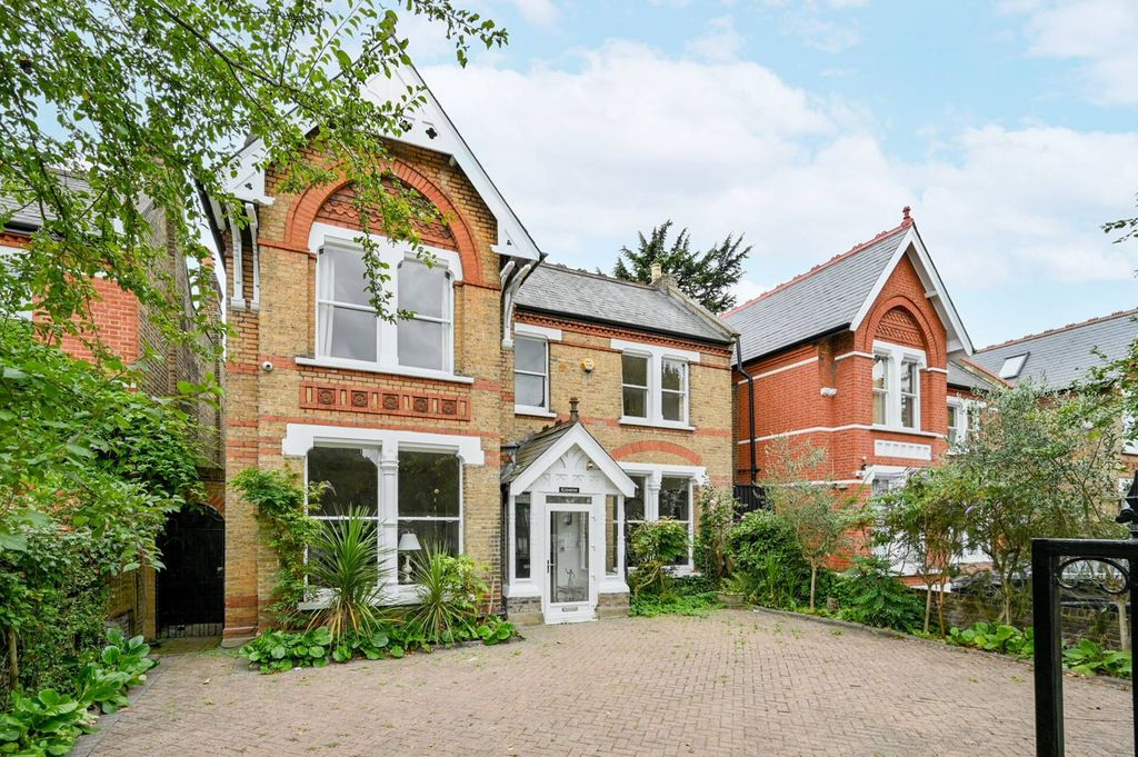 Property photo 2 of 33