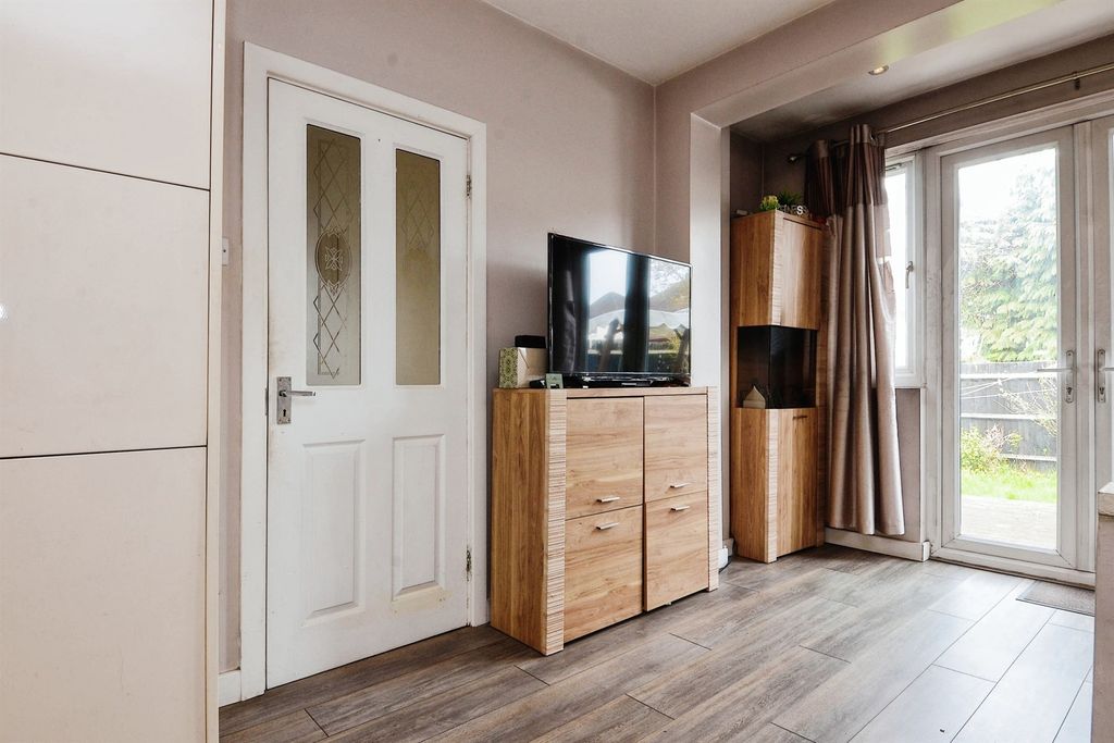 Property photo 2 of 10 Living Room