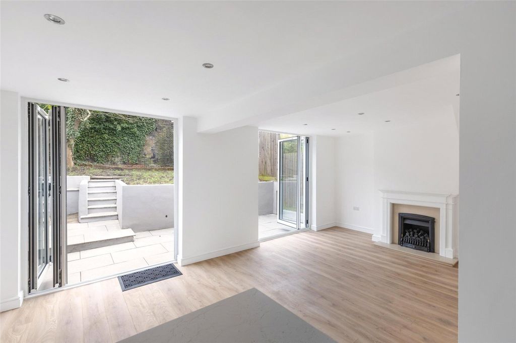 Property photo 2 of 16 Reception