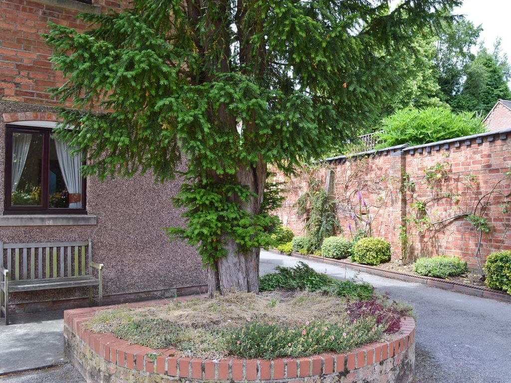 Property photo 2 of 12 Outside