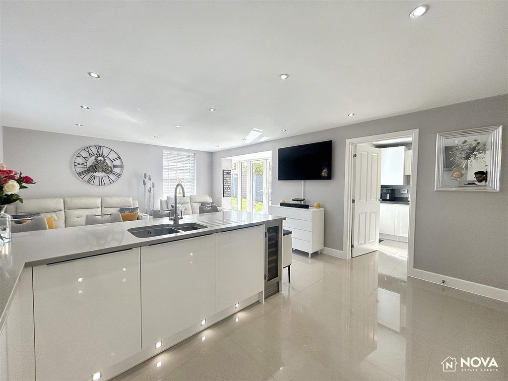 Property photo 2 of 35 515.Jpg