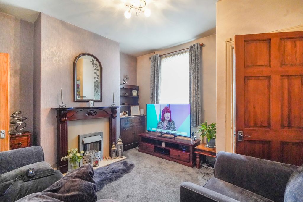 Property photo 2 of 17