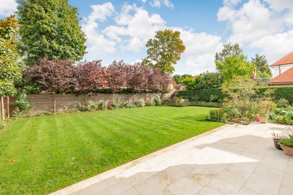 Property photo 3 of 16 Garden