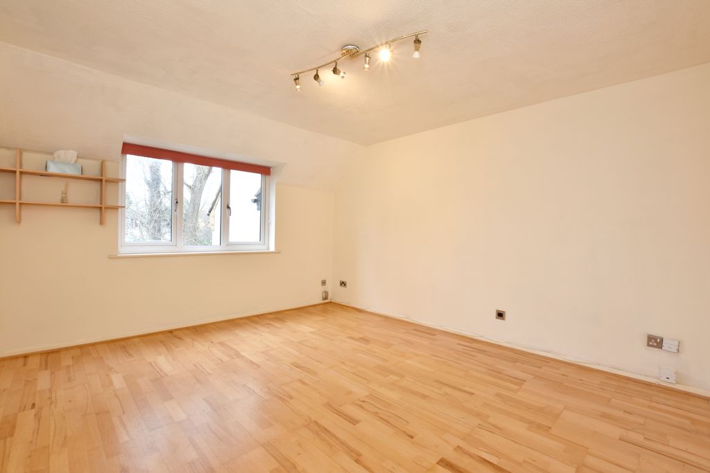 Property photo 3 of 6 Living Room