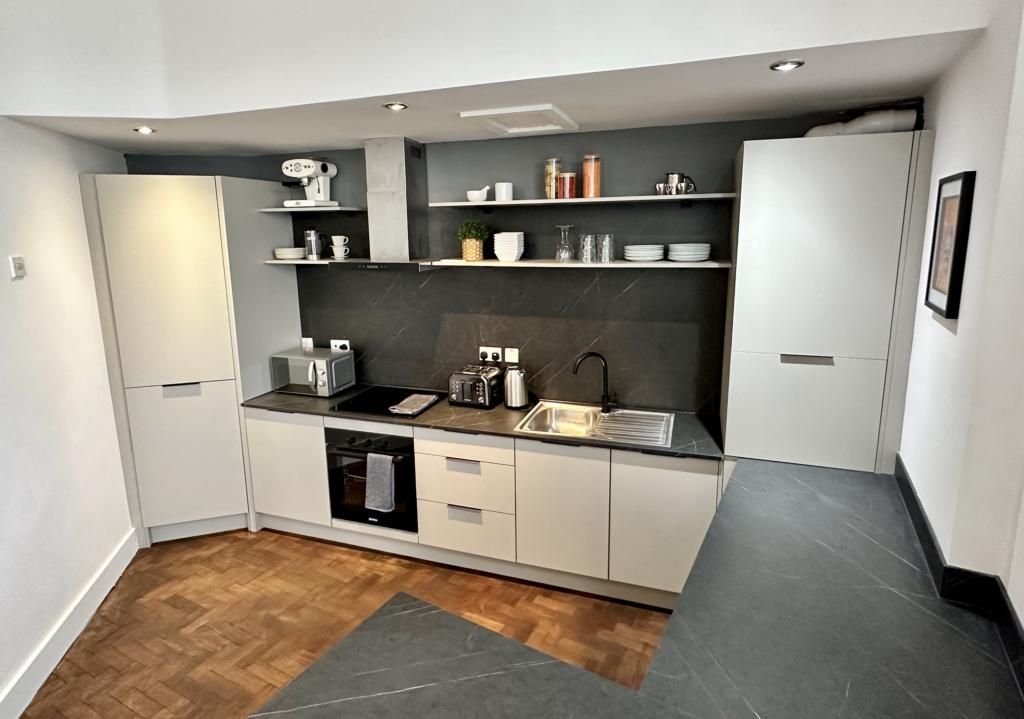 Property photo 2 of 11 Kitchen