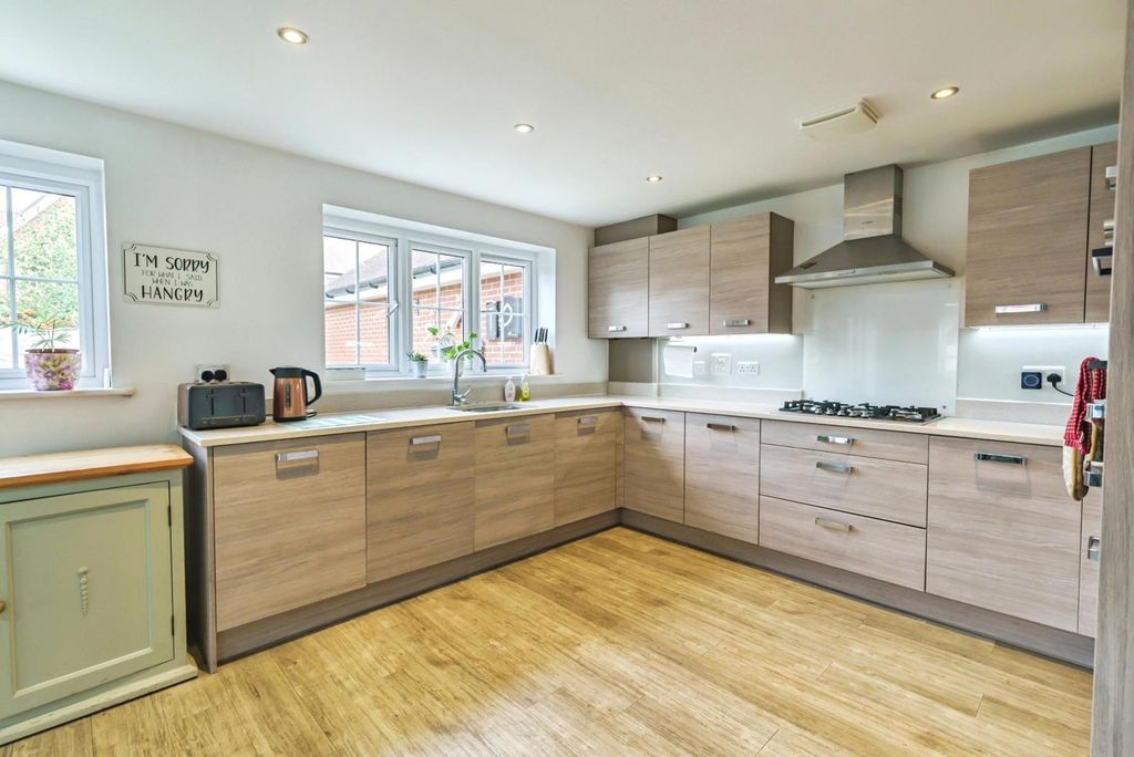 Property photo 2 of 20 Pbox-Img.Jpg