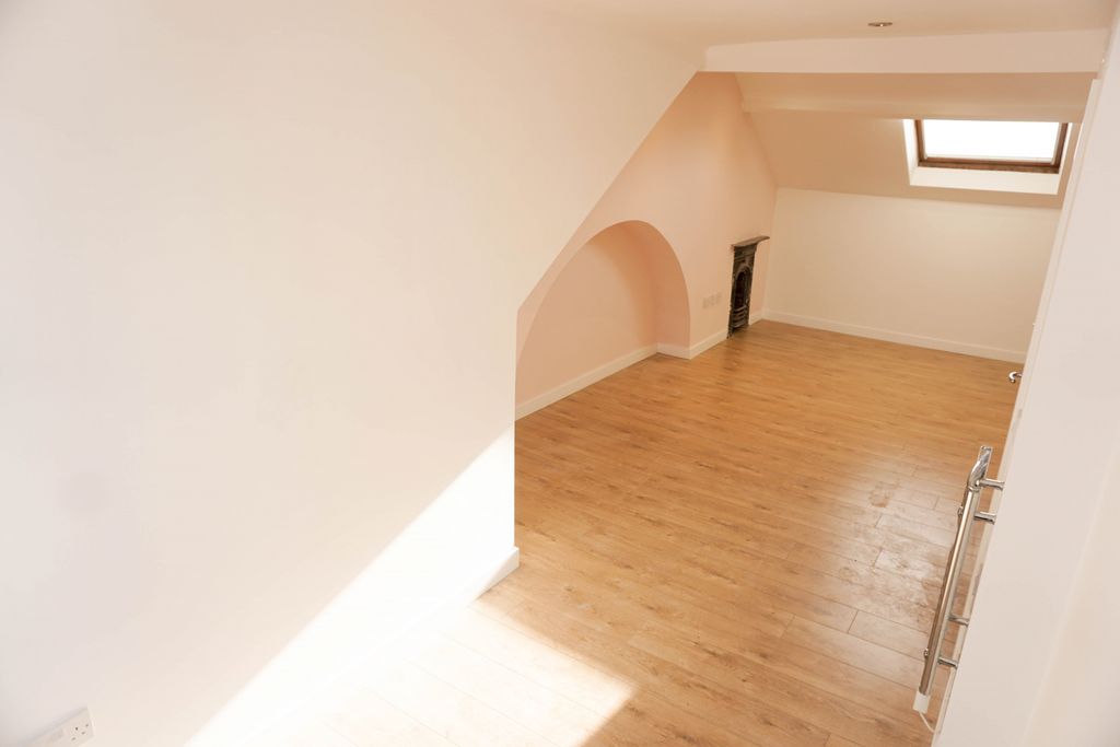 Property photo 2 of 7 Gallery