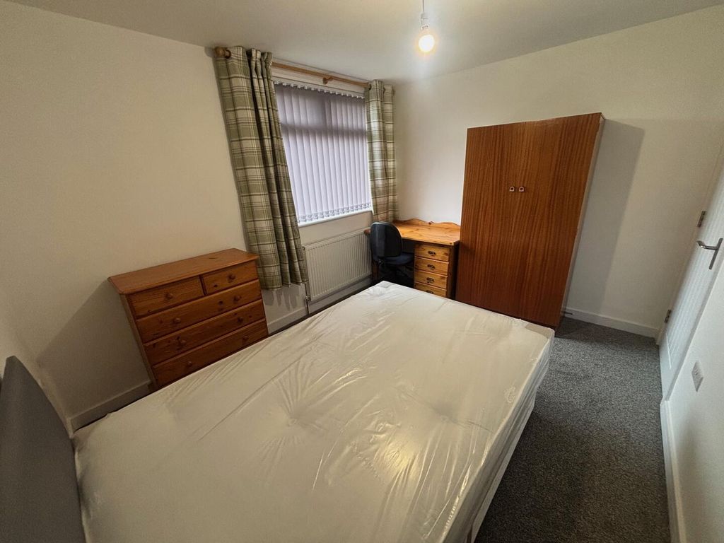 Property photo 1 of 12 Bedroom