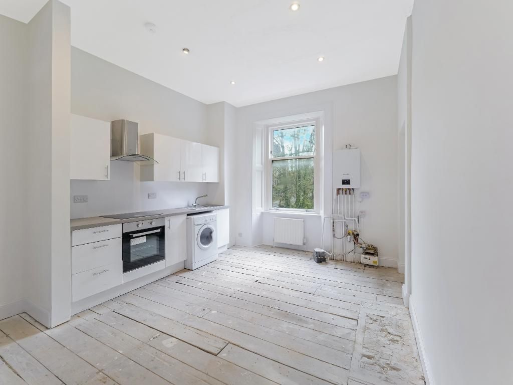 Property photo 3 of 18 Dining Kitchen