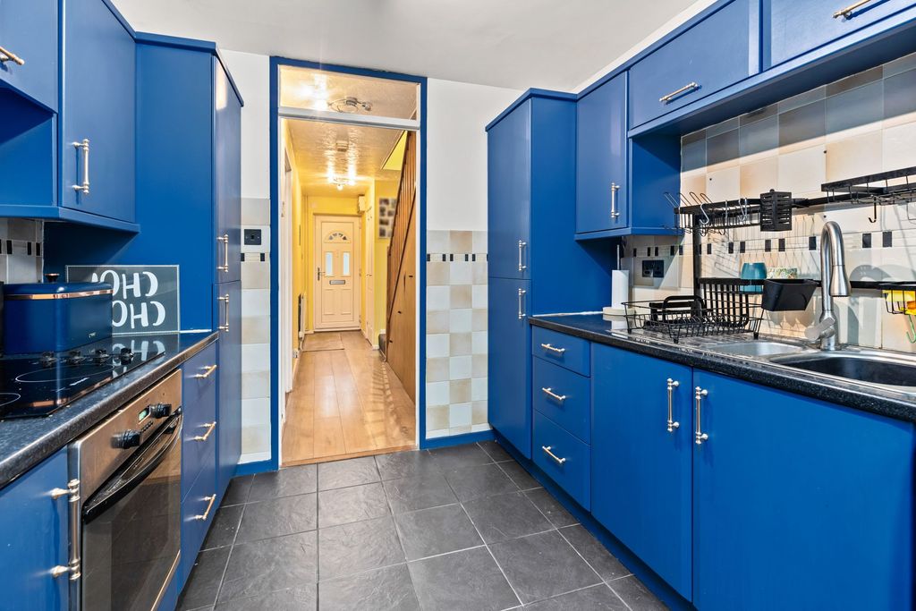 Property photo 3 of 27