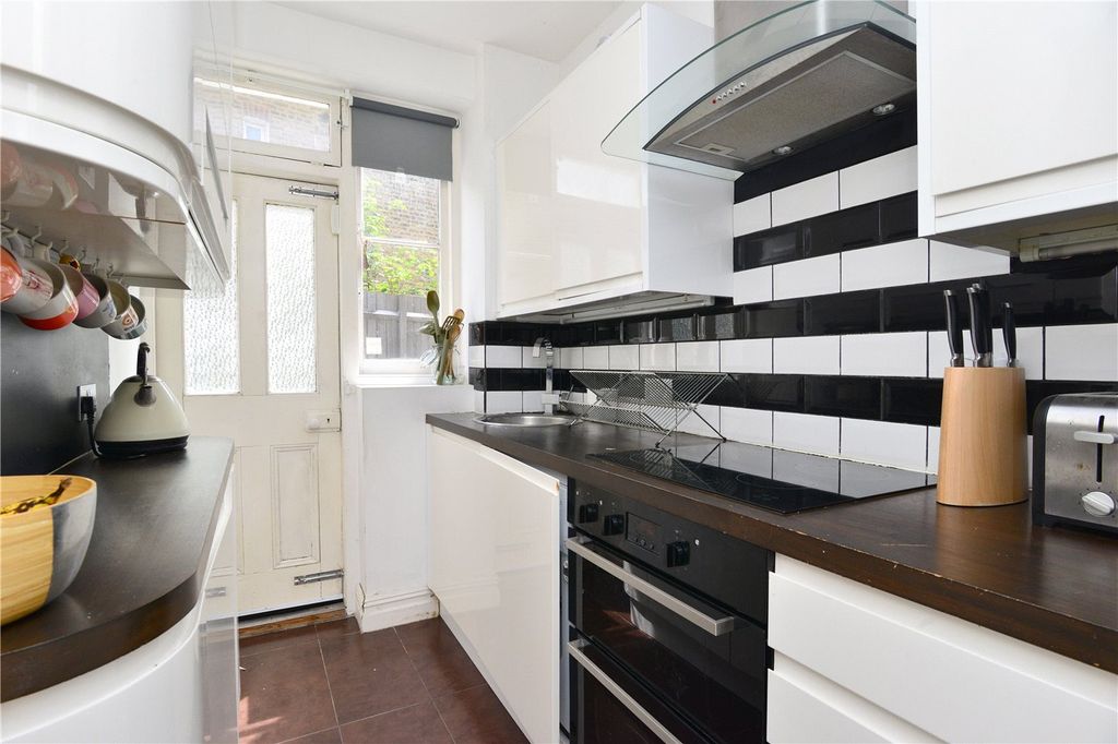 Property photo 2 of 9 Kitchen