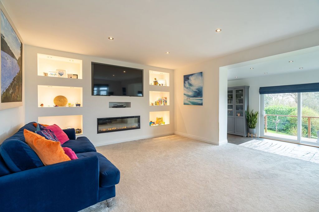 Property photo 3 of 31