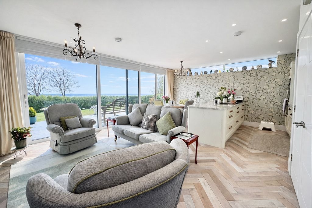 Property photo 2 of 13 Picture 2