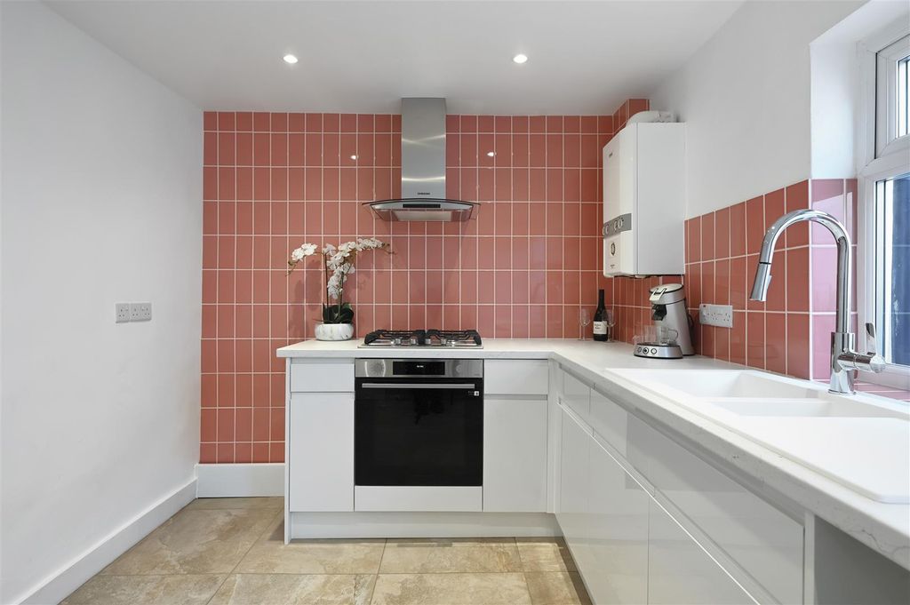 Property photo 3 of 19 Kitchen Diner