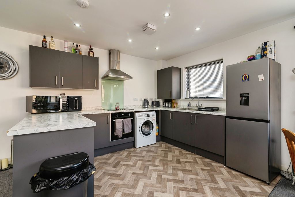 Property photo 3 of 10 Pbox-Img.Jpg