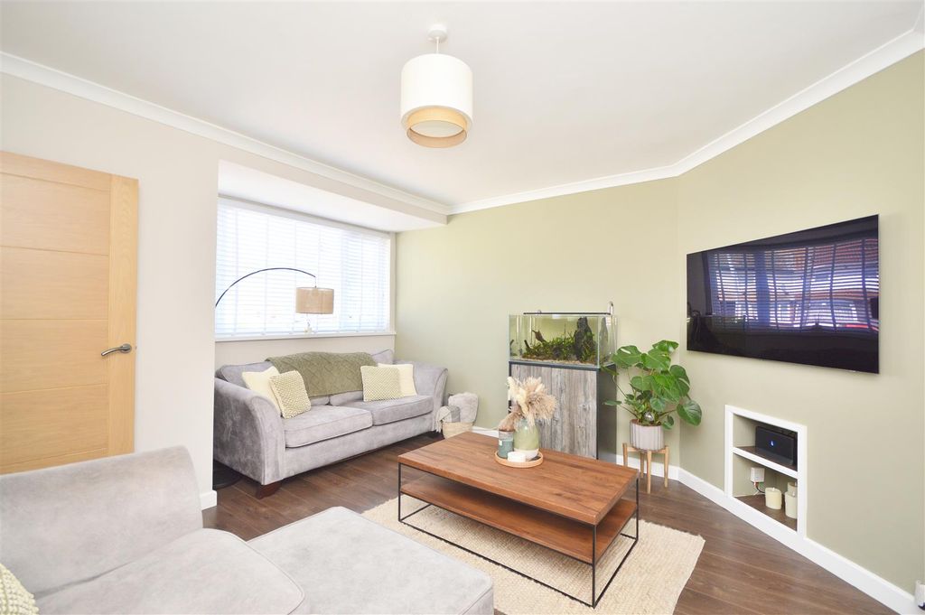 Property photo 2 of 15 Sitting Room