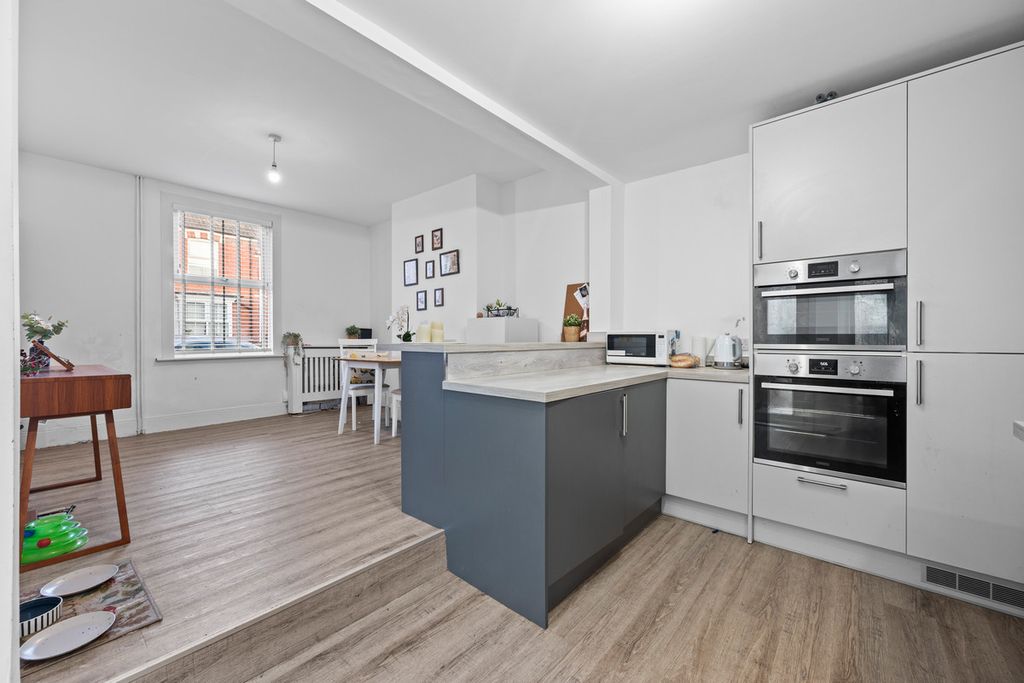 Property photo 2 of 26