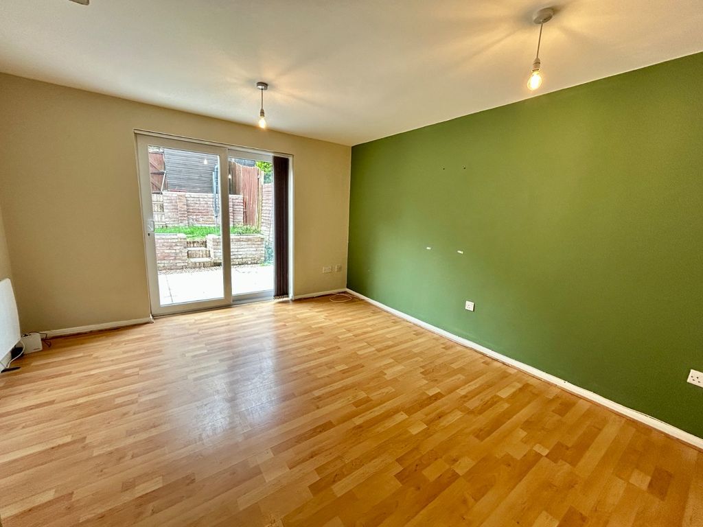 Property photo 2 of 13 Picture No. 08