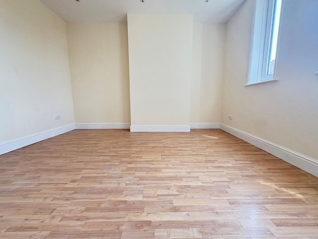 Property photo 2 of 11 6.Jpg