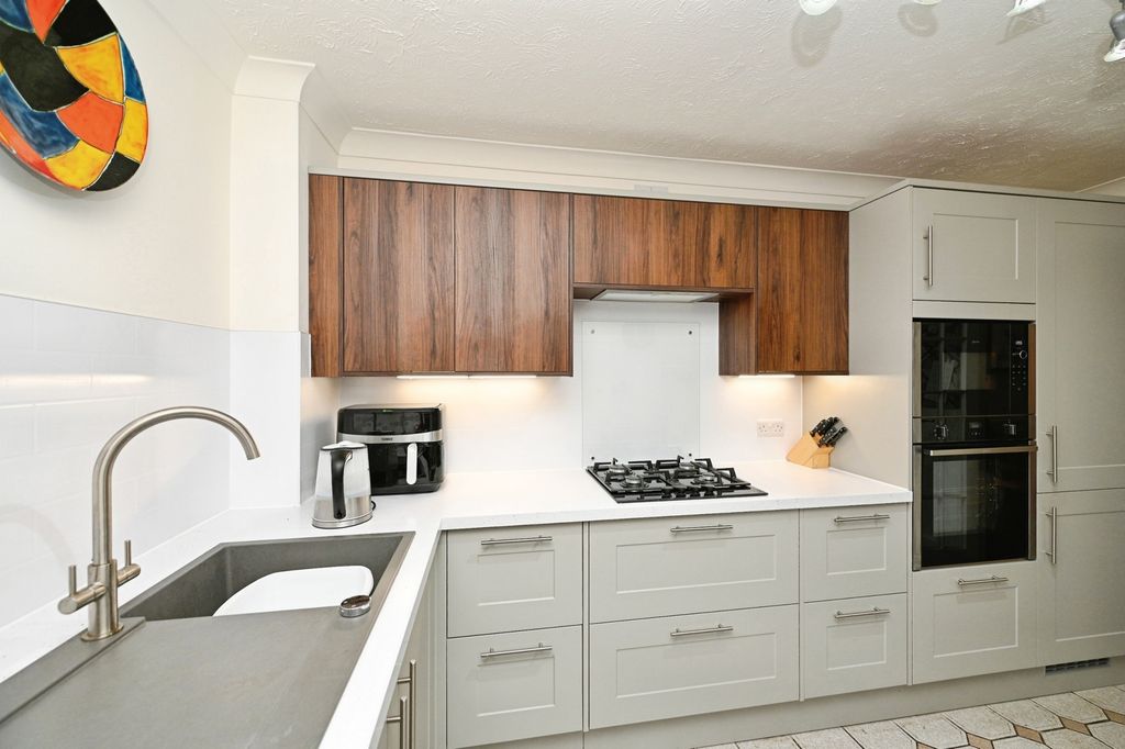 Property photo 3 of 27 Pbox-Img.Jpg