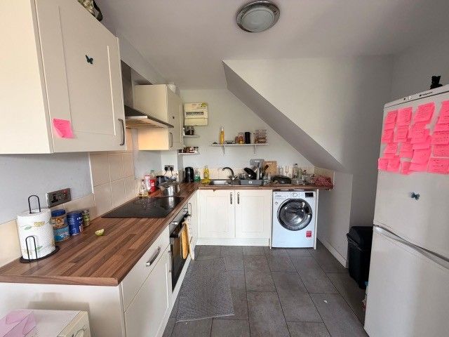 Property photo 2 of 8 Kitchen