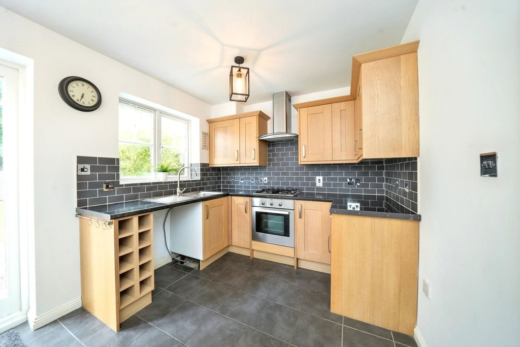 Property photo 2 of 32