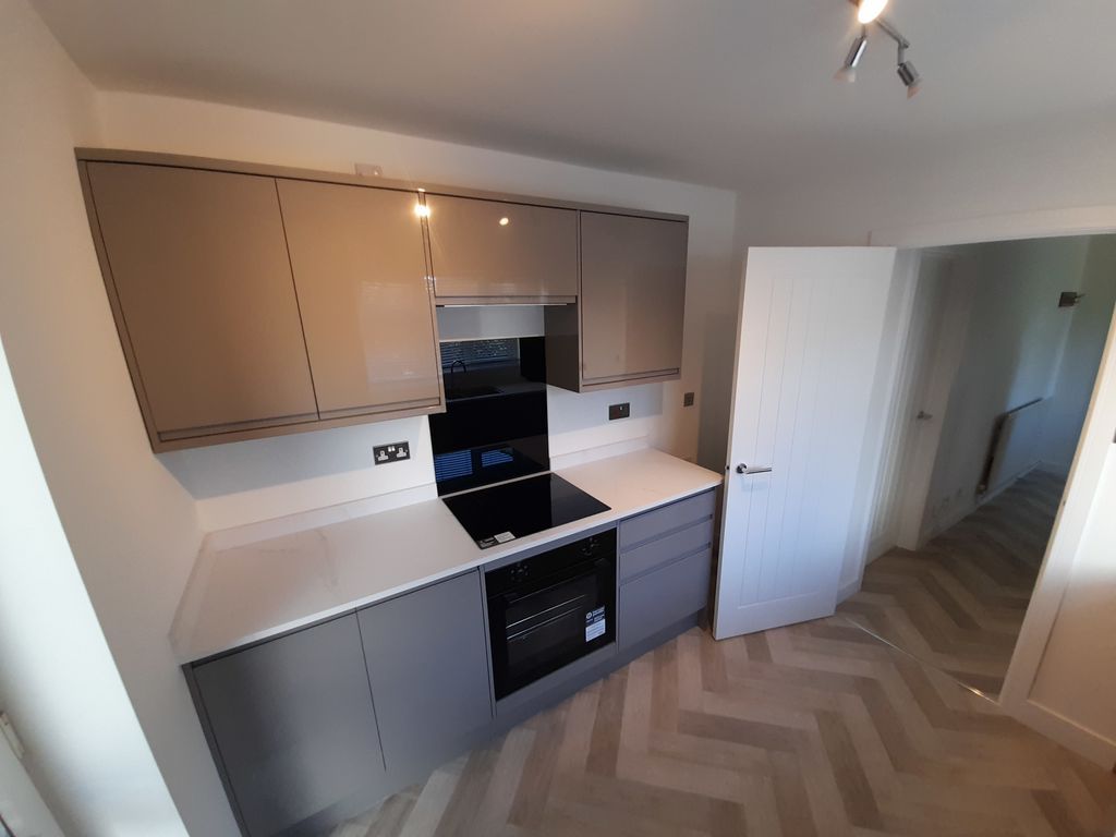 Property photo 2 of 11 Kitchen