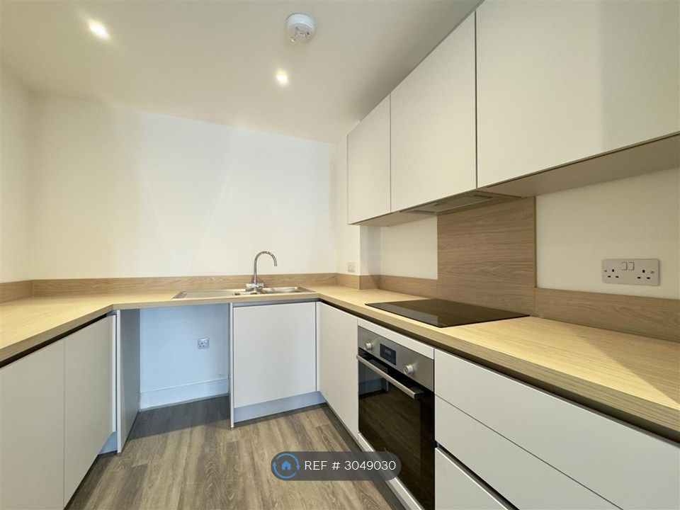 Property photo 3 of 11 Kitchen