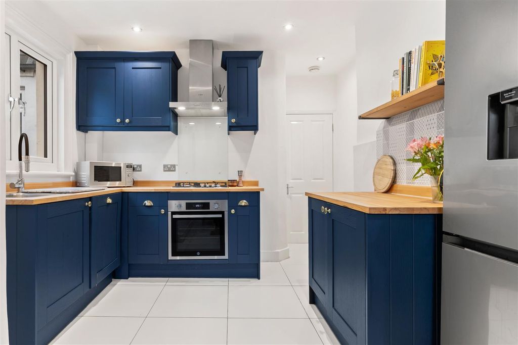 Property photo 2 of 8 Kitchen