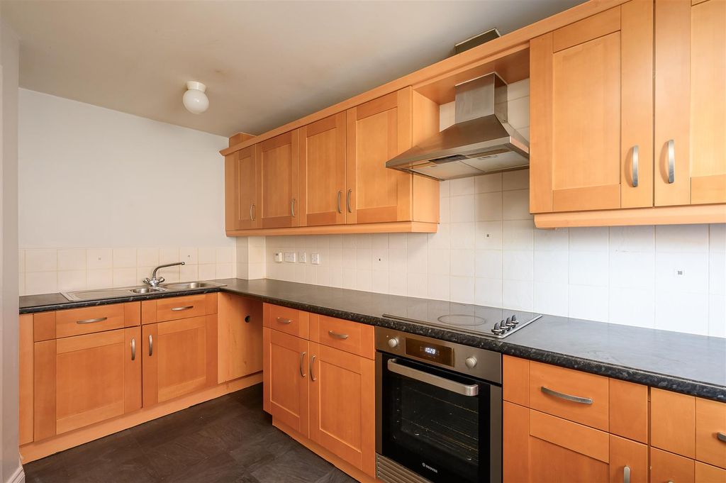 Property photo 2 of 12 Kitchen 1