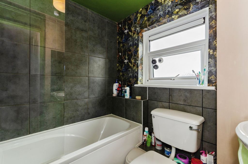 Property photo 3 of 8 Bathroom