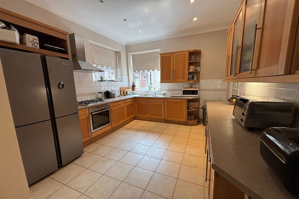 Property photo 1 of 8 (Main)