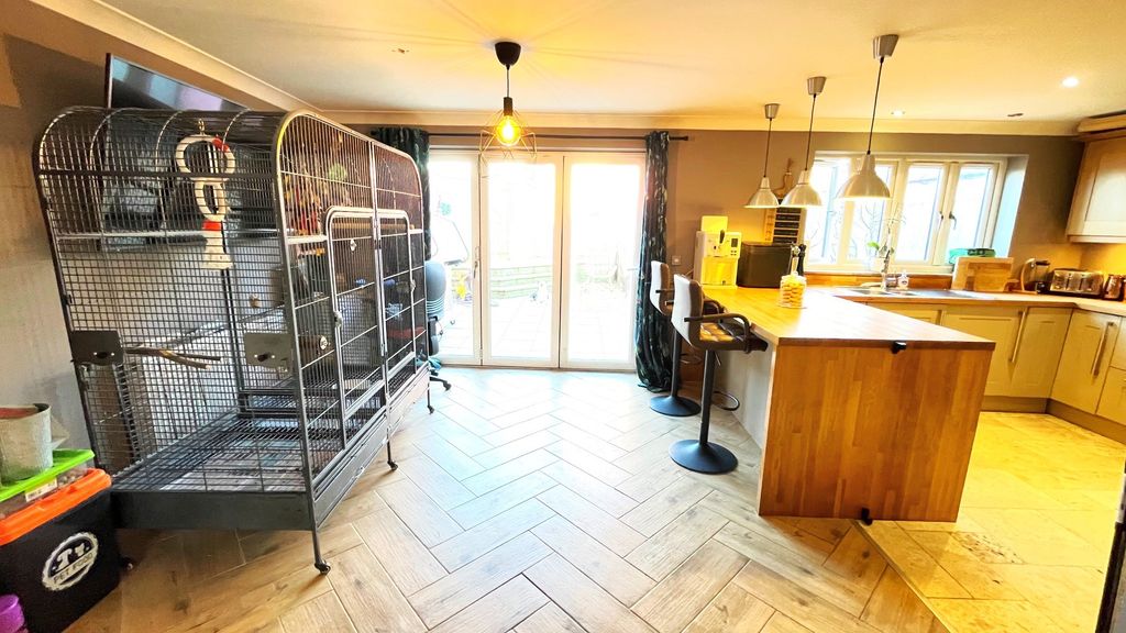 Property photo 3 of 14 Dining Area
