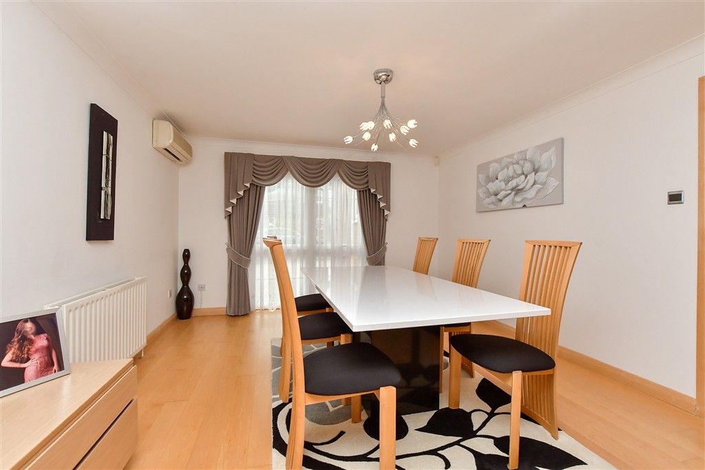 Property photo 3 of 15 Dining Area