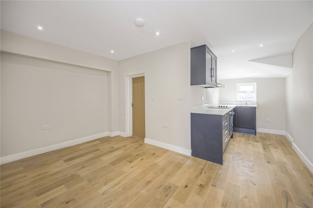 Property photo 1 of 8 Studio