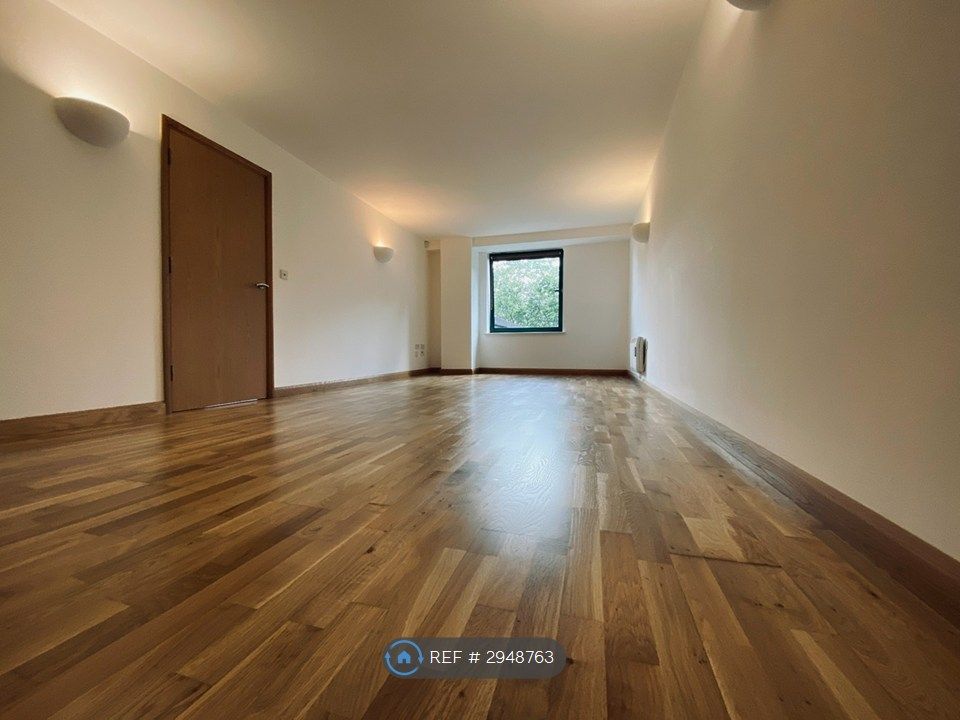 Property photo 2 of 7 Lounge / Dinning