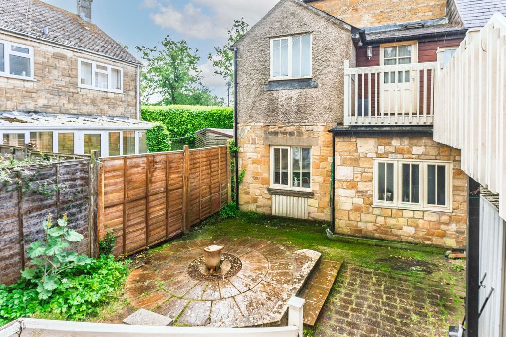 Property photo 1 of 10 Shared Courtyard