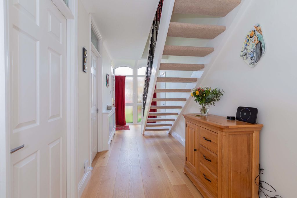 Property photo 3 of 18 Photo 9