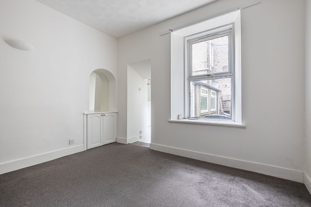 Property photo 2 of 9 Livingangle1