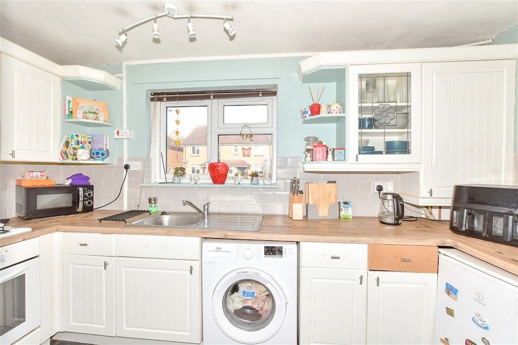 Property photo 1 of 10 Kitchen