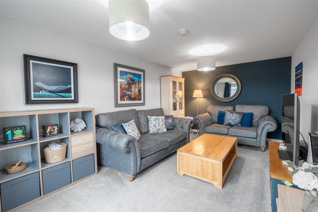 Property photo 3 of 20 Lounge-1.Jpg