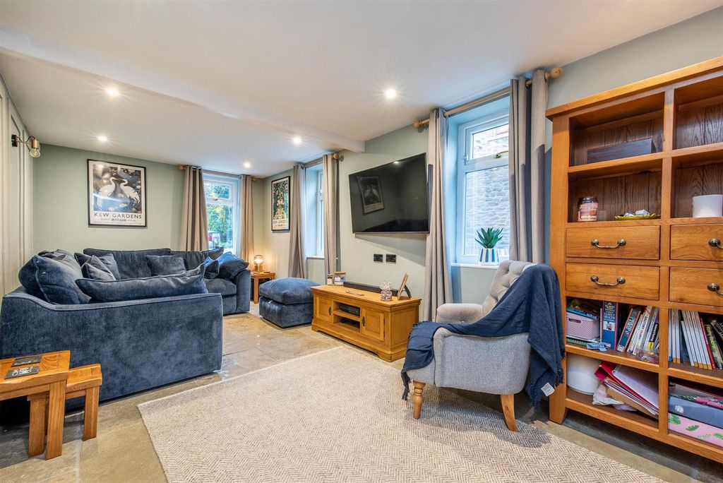 Property photo 2 of 25 Lounge