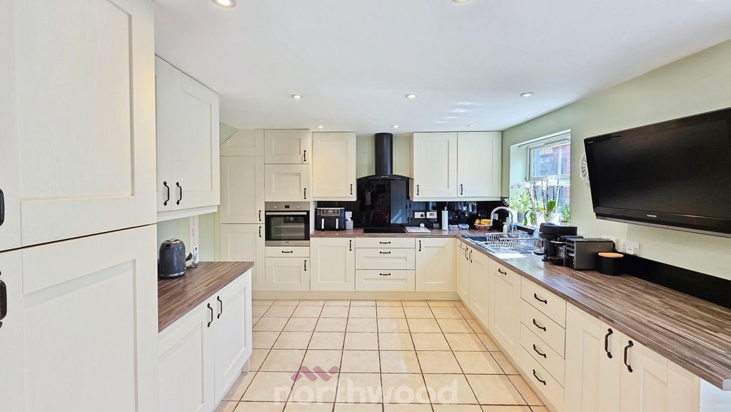 Property photo 2 of 36