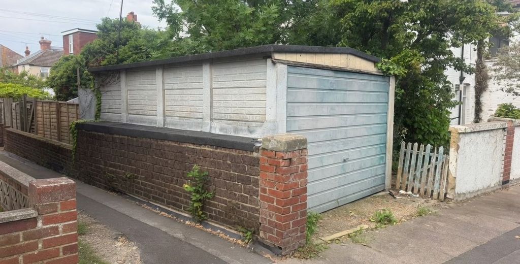 Property photo 1 of 3