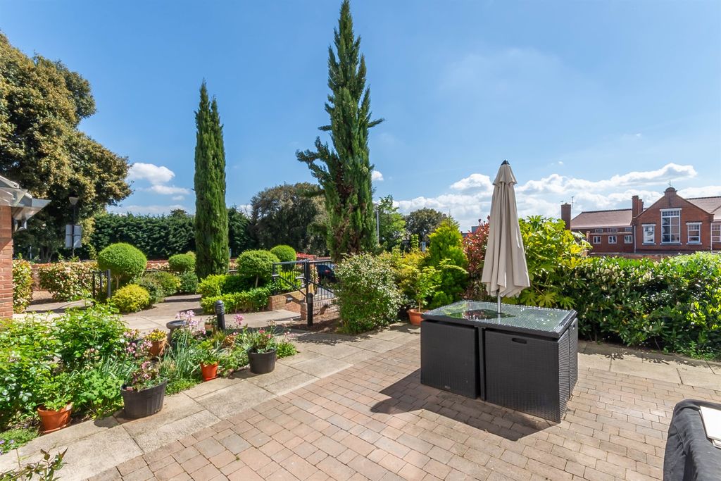 Property photo 2 of 14